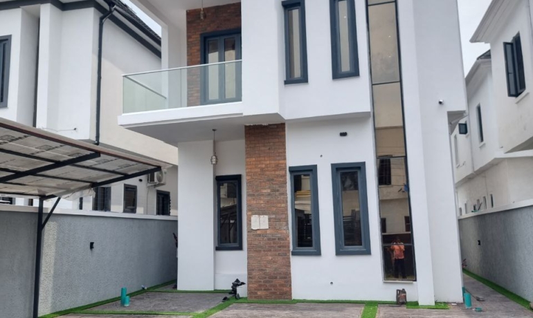 Exquisite 5 Bedroom Detached House with Swimming Pool in a gated community in Ajah, Lagos.